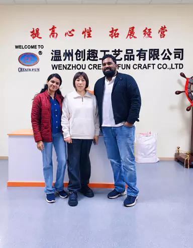 ক্রেতারা Wenzhou Create Fun Craft Co., Ltd. কারখানার সাইট পরিদর্শন করেছেন